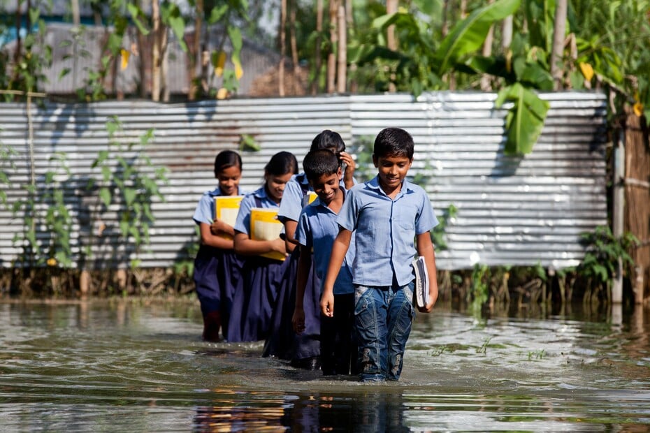 Weg zur Schule Bangladesch Jungs