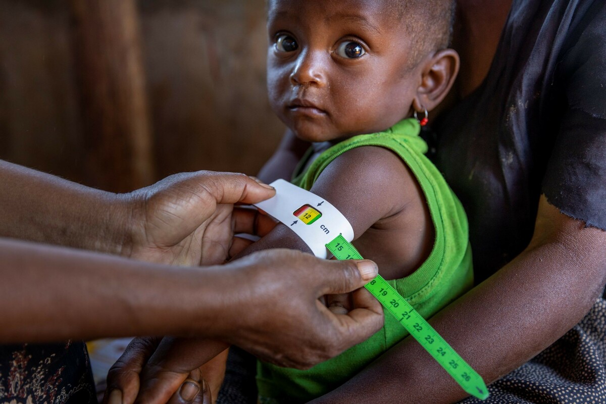 Kind Madagaskar mit Massband