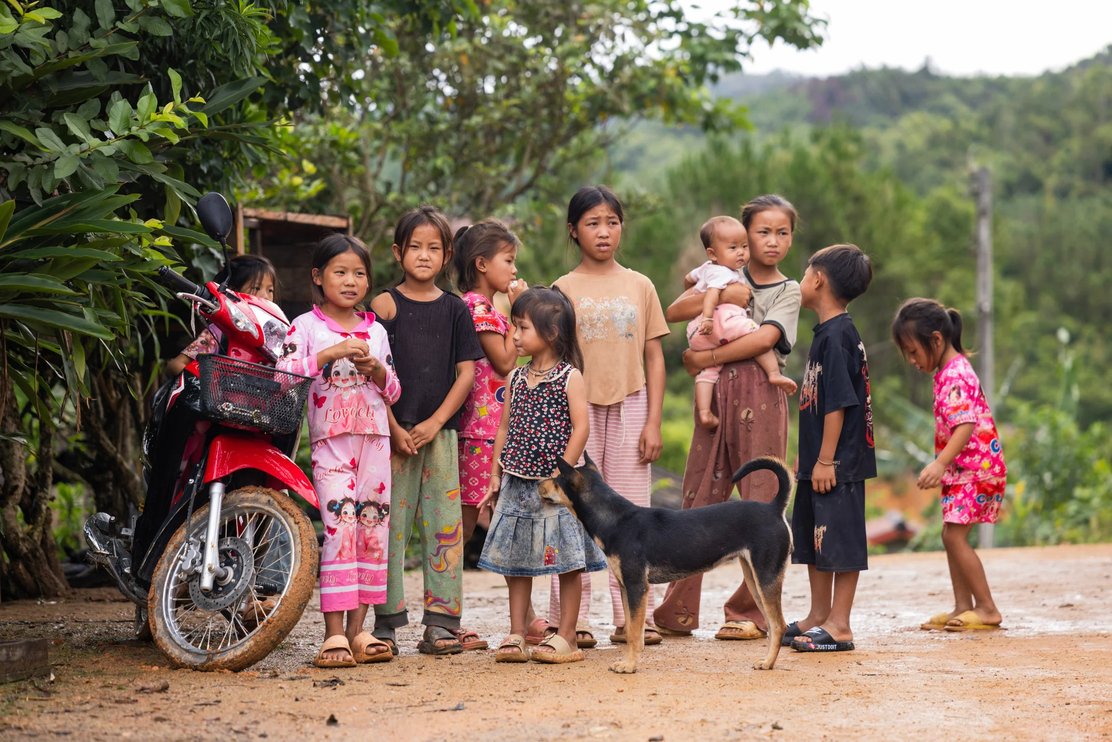 Kinder in Laos