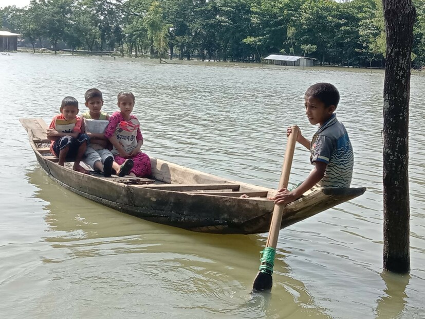Kinder im Boot Bangladesch