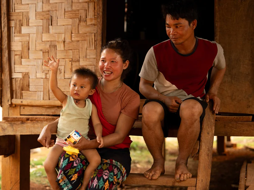 Laos Kinder helfen Kindern