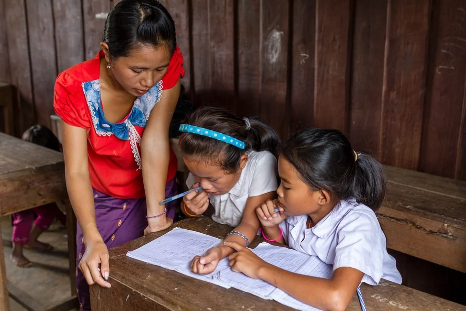 Laos Kinder helfen Kindern
