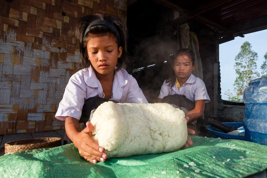 Laos Kinder helfen Kindern