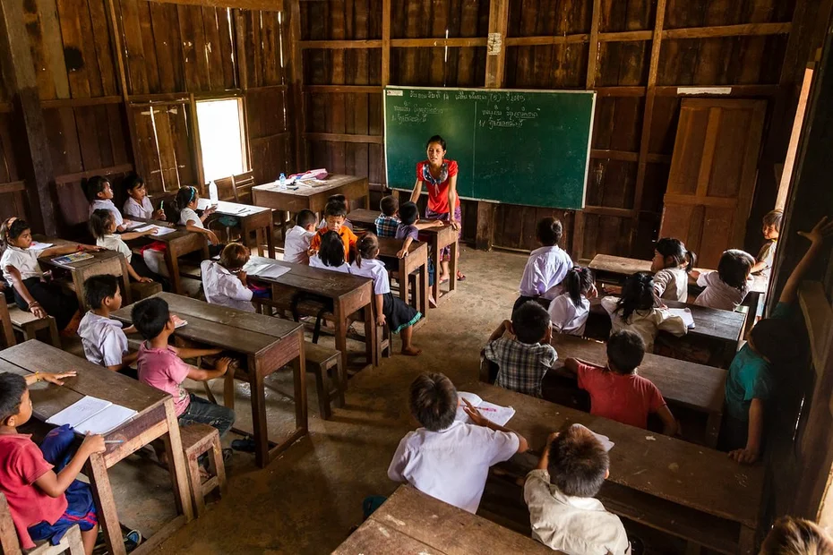 Laos Kinder helfen Kindern